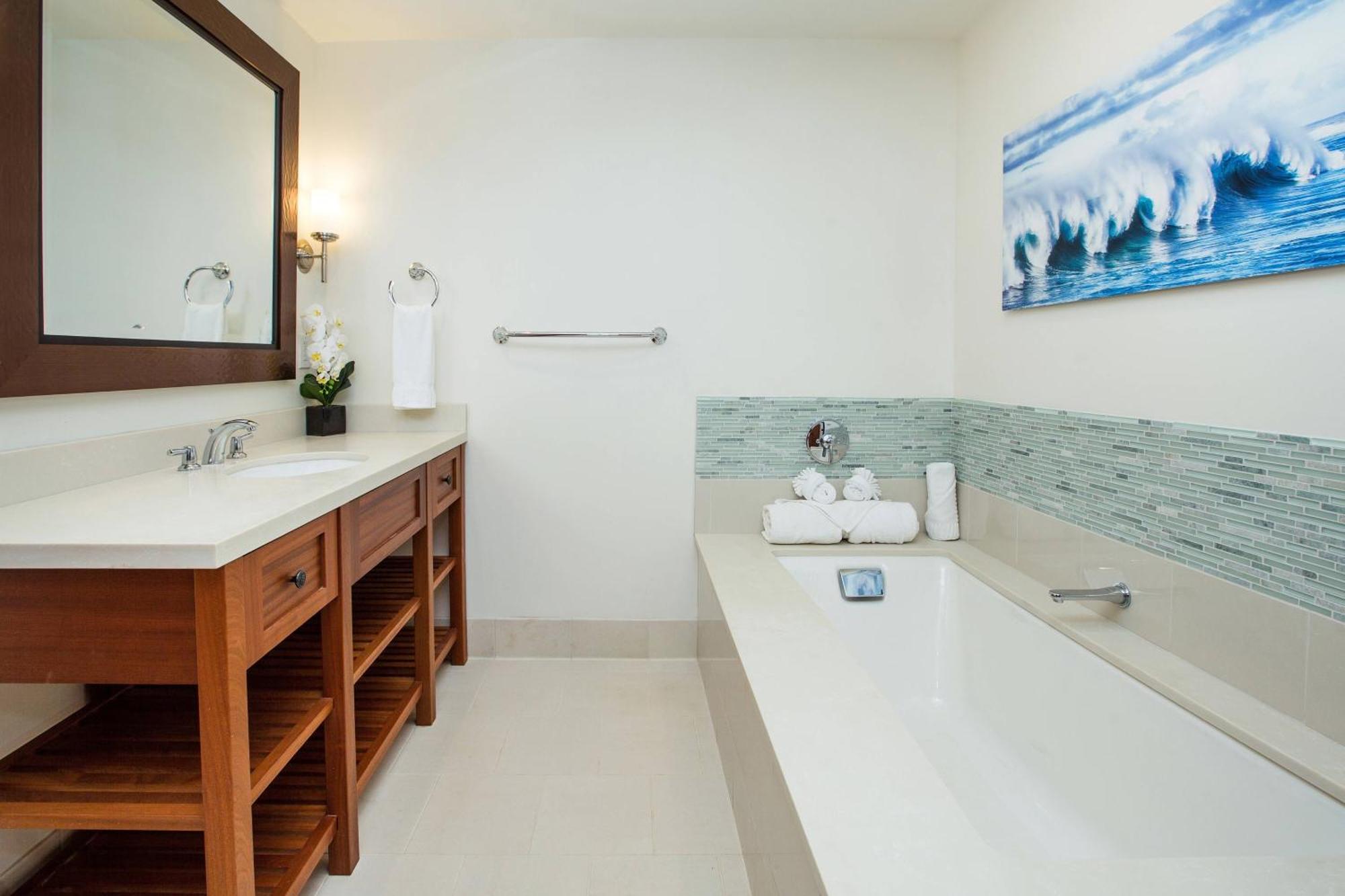 One-Bedroom King Villa Sofa Bed or Coastline View or Balcony Mobility or Hearing Accessible Tub